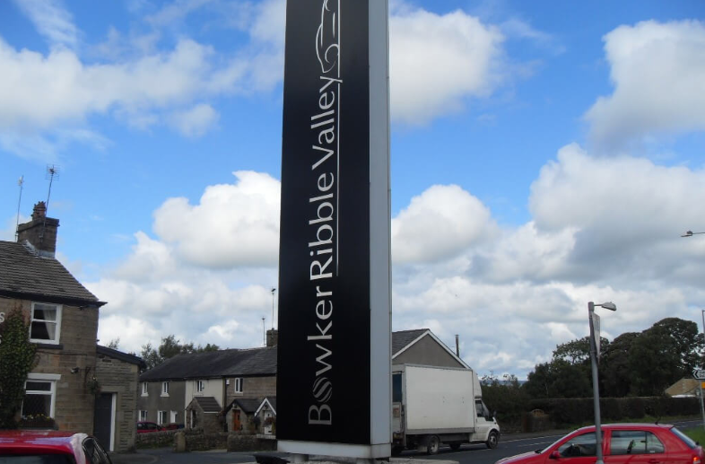 The advantages of totem signage and monoliths The advantages of using totem signage, whether for internal or external use, are numerous, and we've highlighted a few of them here.